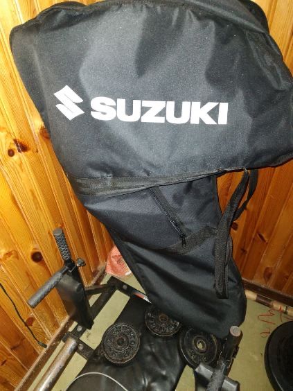Łódka z silnikiem Suzuki