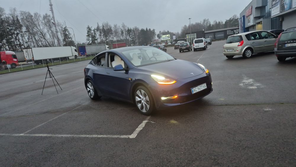 Продаж авто Tesla Y 7 міст