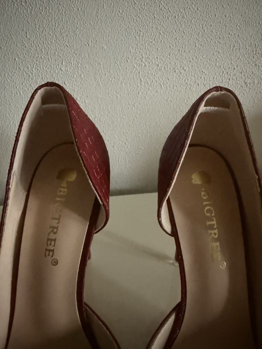 Продам жіночі лабутени