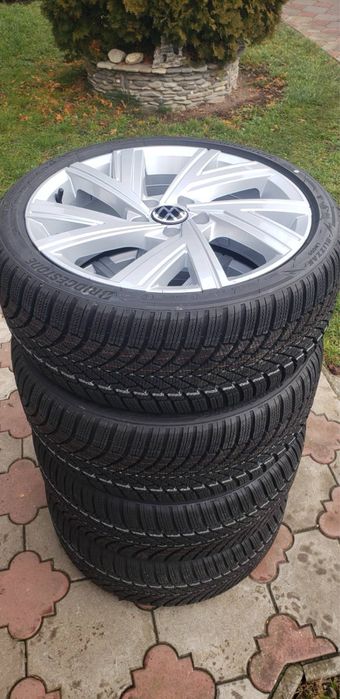 225/40 R18 92V Bridgestone Blizzak LM005