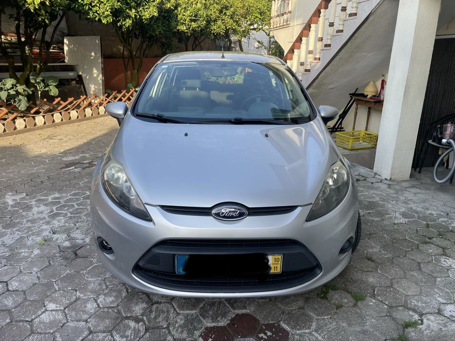 Ford Fiesta 1.25 Duratec de Novembro de 2010  (1242 cm³, 60 cv) , apenas 81 000 km .