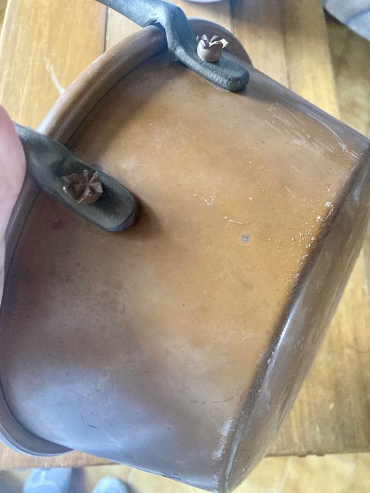 tacho de formato arredondado em cobre autêntico