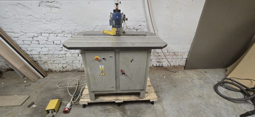 Frezarka JAROMA 2001