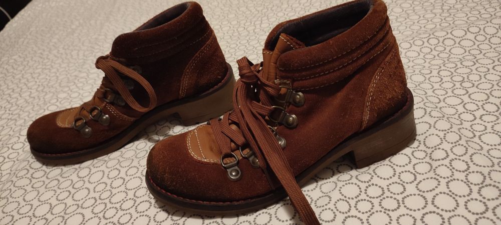 Botas de pele castanhas