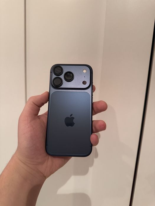 iphone 17 pro deep blue 256gb stan idealny nowy !!!