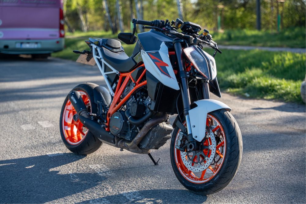 KTM 1290 Super Duke R 2017 | Tech Pack | Scorpion