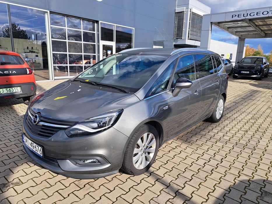 Opel Zafira rej. 12.2018 r. Krajowy Bezwypadkowy Książka serwisowa