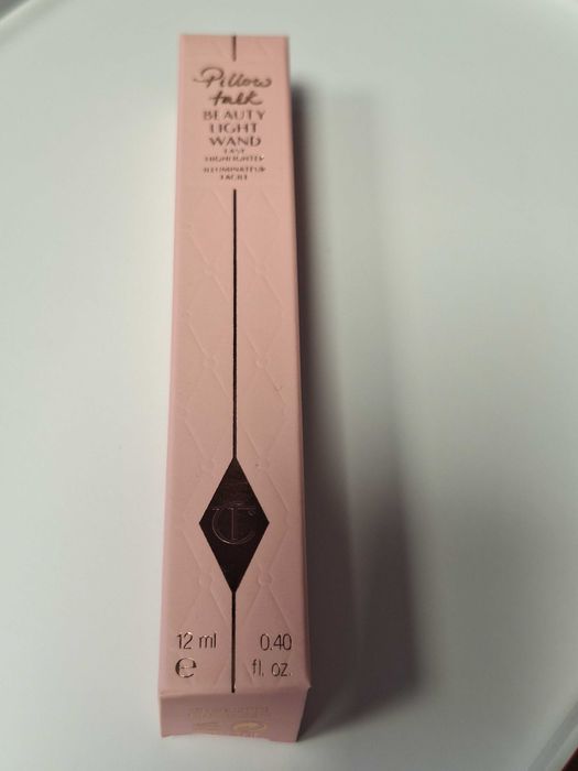 Charlotte Tilbury rozświetlacz w płynie Pillow Talk Medium 12 ml