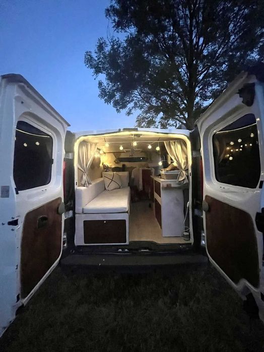 Renault Trafic Campervan (2012) – Móveis Removíveis & Solar Off-Grid!