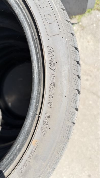 Продам зимову гуму 225/45 R18