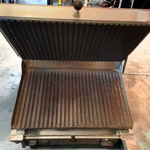 Grill kontaktowy panini RM GASTRO ryflowany PM-2015 używany