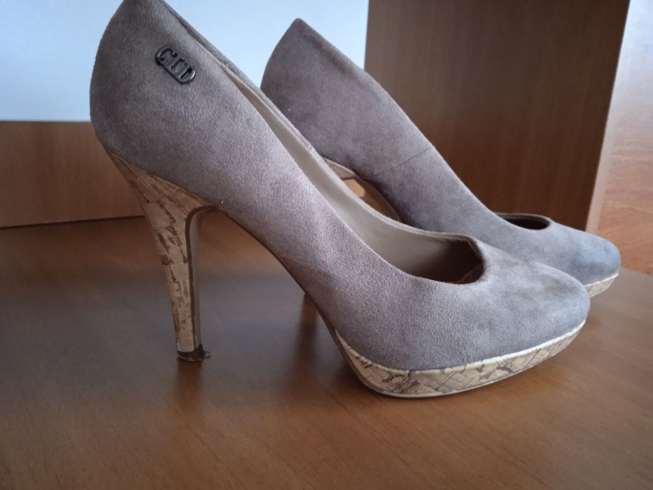 Туфлі на шпильці