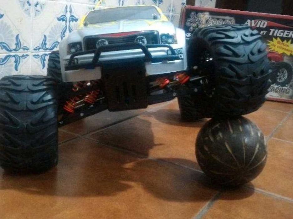 Radiomodelismo Monster 1/8 + Mini Cooper 1/10