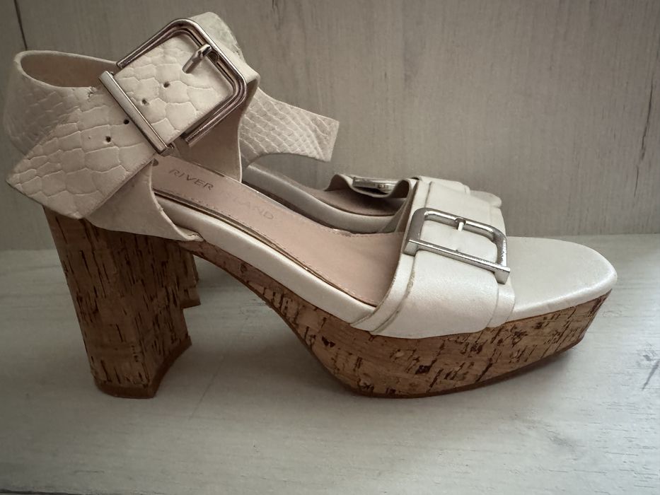 Босоніжки жіночі River island на платформі