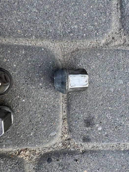 Szpilki nakrętki do kół Land Rover Range Rover Evoque L538