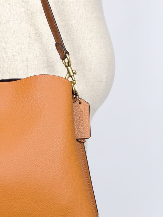 Прадам сумку Coach
