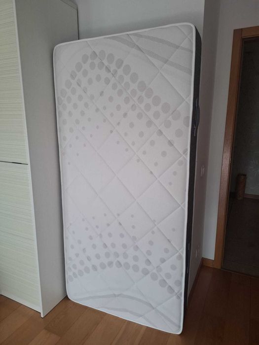 Vendo colchão 190×90 bianco | Excelente condição e apenas dois anos de uso.