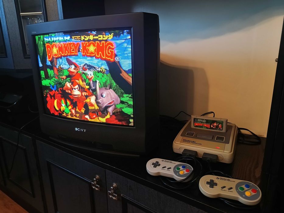 Konsola Nintendo Super Famicom | Zestaw z grą Donkey Kong Country | Stan Bardzo Dobry!