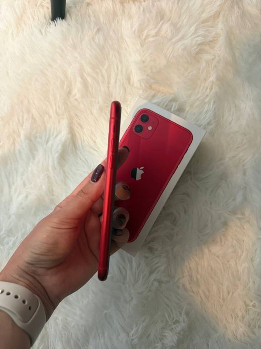 iPhone 11 128gb червоний в ідеальному стані, без ремонту, батарея 68%