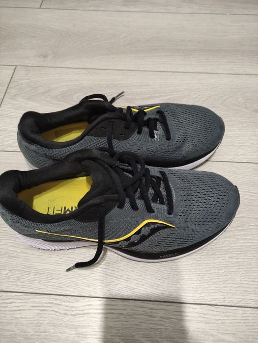 Продам кросовки для мальчика