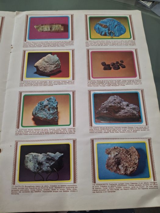 Caderneta de Cromos completa com 250 cromos ""Mineralogia - Minerais, Fósseis e Conchas" Edições Francisco  Más Lda de 1977
