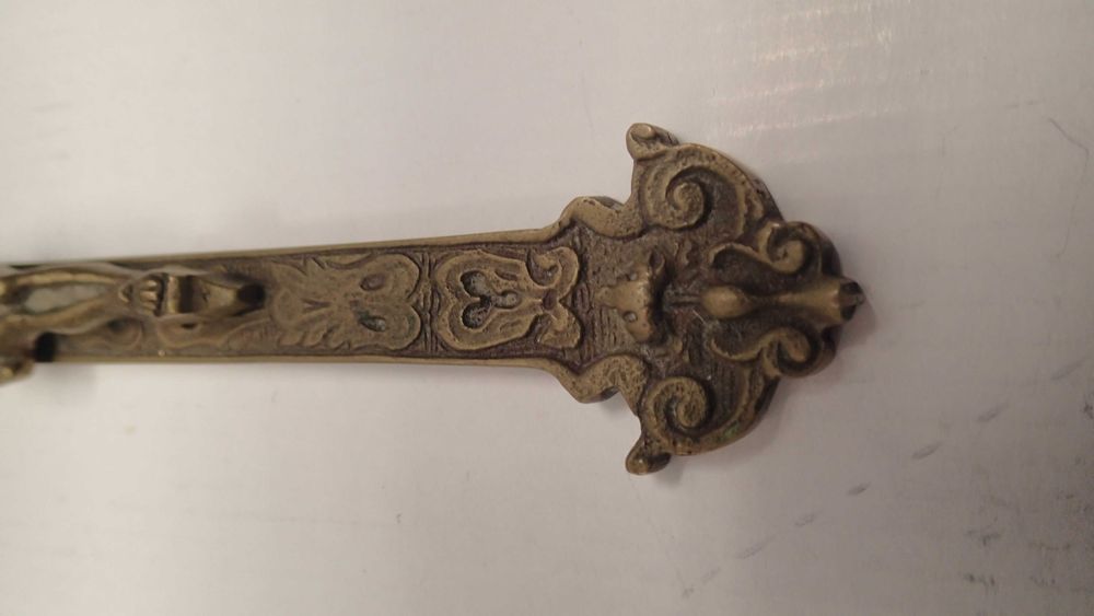 Crucifixos antigos em metal
