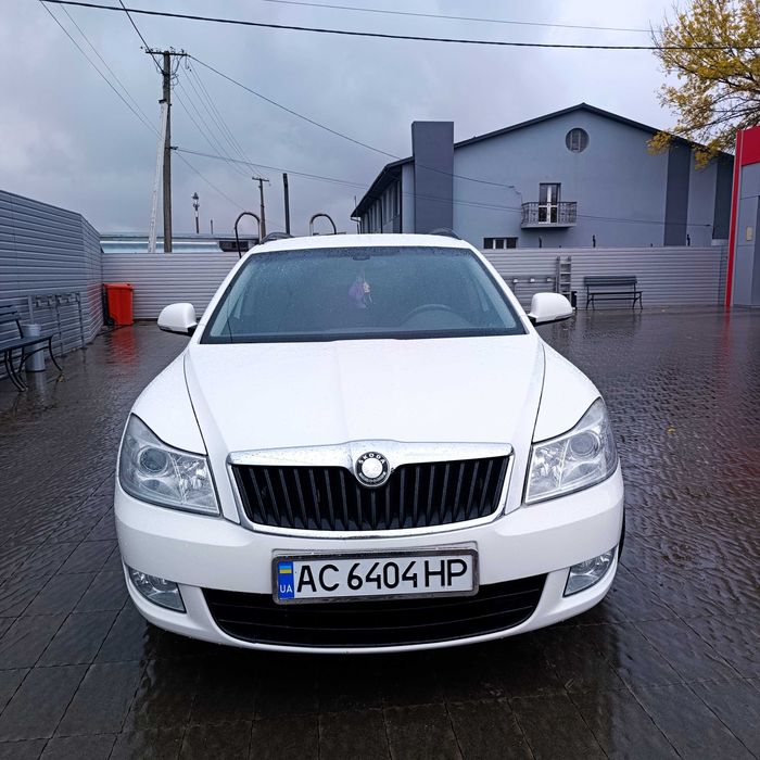 Продаю автомобіль Skoda 1.8 бензин