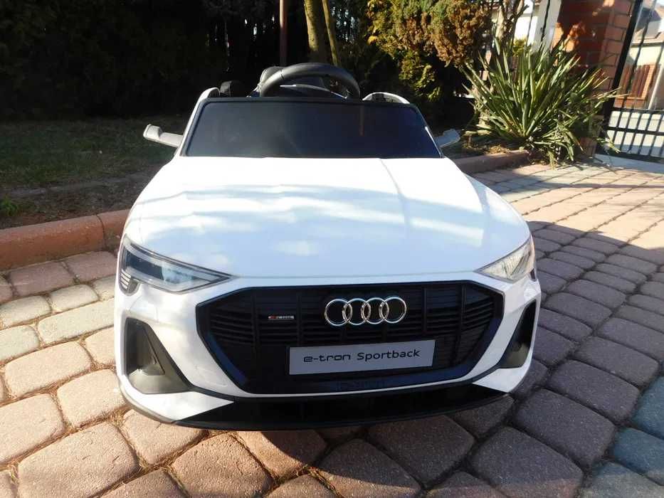 Дитячий електромобіль на акумуляторі
Audi E-TRON 4X4 В НАЯВНОСТІ. НОВІ