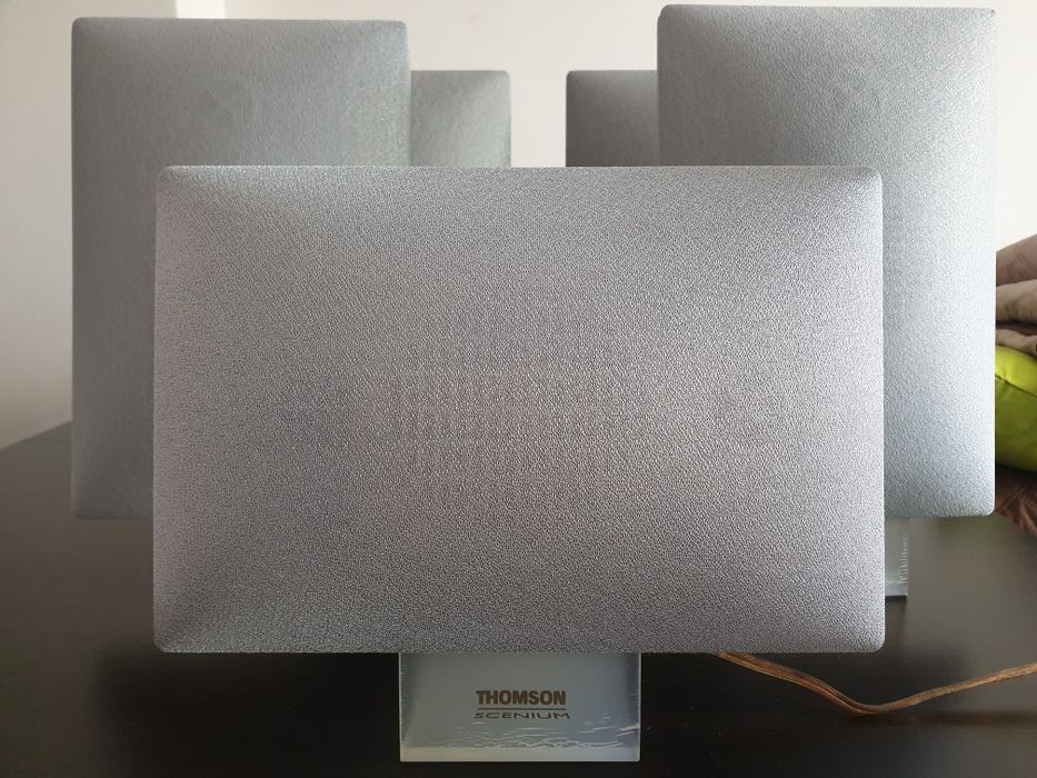 Amplituner DPL2000 Thomson z oryginalnymi głośnikami JBL 5 x 100W.