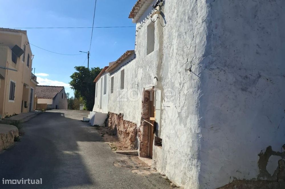 Moradia Térrea para recuperar com 69m2 em Messines de Baixo