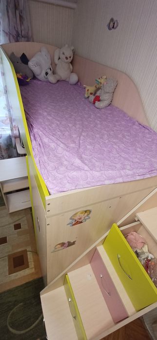 детяче ліжко двоярусне ( шкаф стіл)