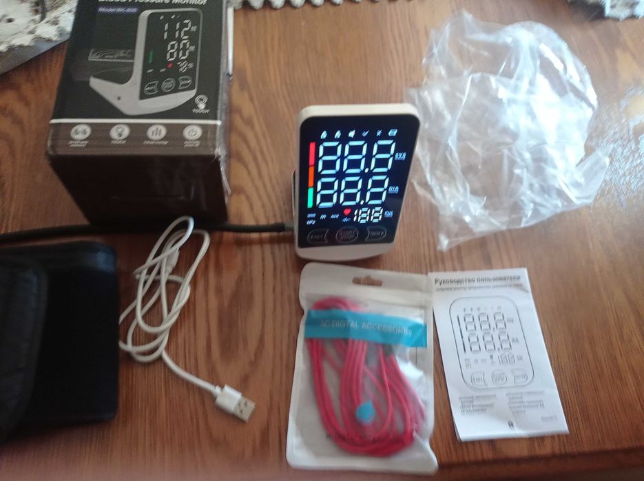 Ciśnieniomierz SMART z akumulatorem dotykowy ekran mówi głosem po bada