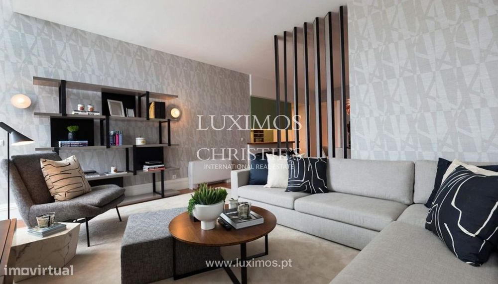 Apartamento T2 de luxo, à venda, na baixa do Porto