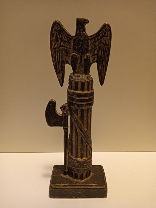 Włoska faszystowska statułetka ,,Fasces"