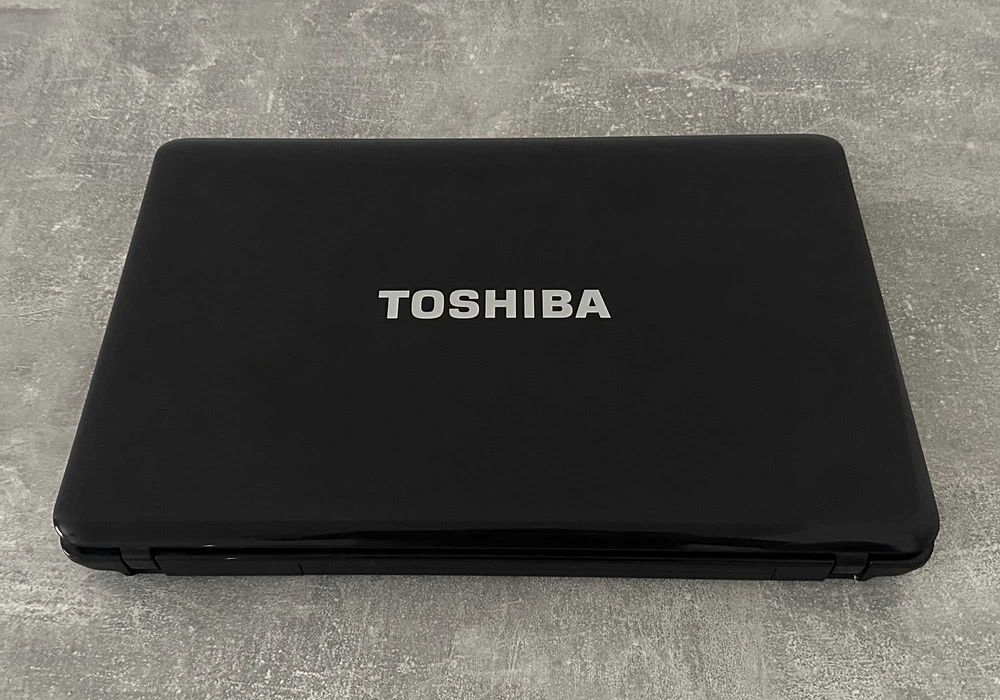 Ноутбук Toshiba (Core i5 / 4 ГБ DDR3 / 128 ГБ SSD / Radeon HD × 1 ГБ)
