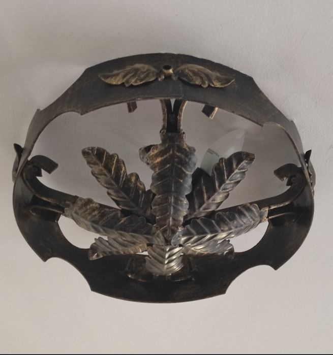 Duas Luzes de teto, redonda em ferro, estilo antigo.