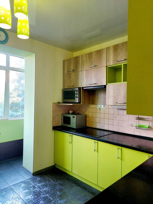 метро Дорогожичі,вул.Рилеева 25. Подільский район.