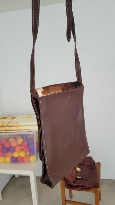 Mala tira colo senhora, em pele,