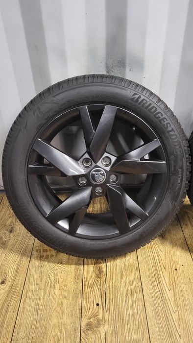 Felgi Skoda 17" 5x112 z oponami 205/55 R17 Octavia RS 4 3 IV Superb