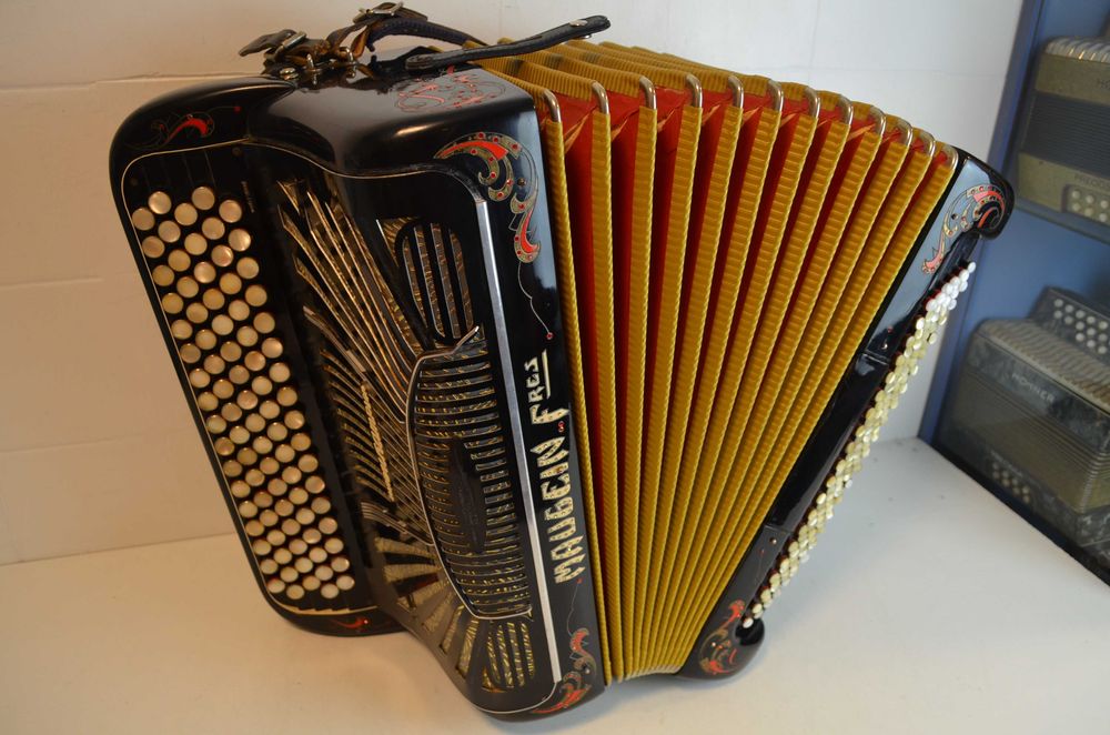 Acordeao maugein freres 4 voz. N 404