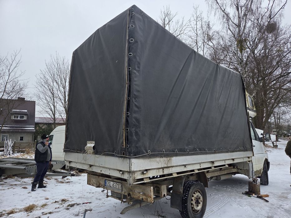 Zabudowa skrzyniowa + plandeka (komplet) 4,25 x 2,10 x 2,30