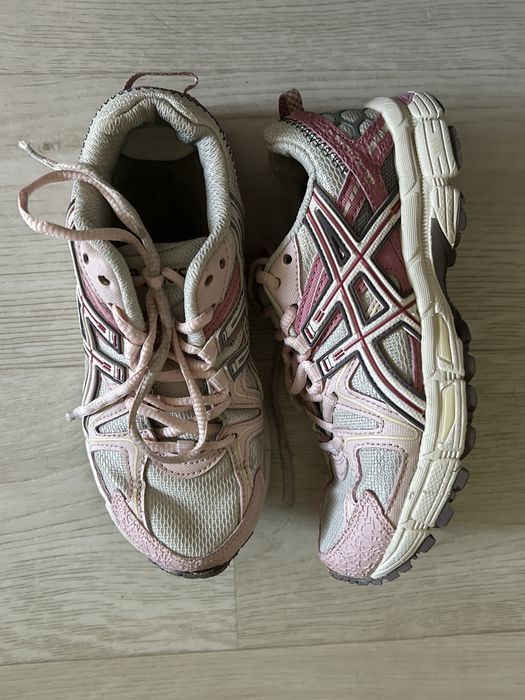 Асікси рожеві. asics кроссівки