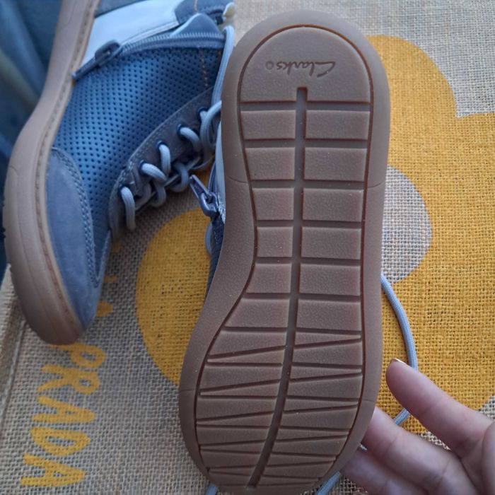 Sapatos, tamanho 27 e 29