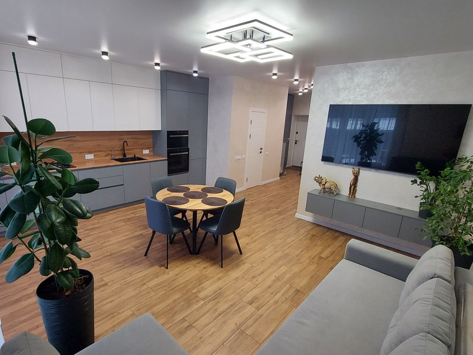 ВІД ВЛАСНИКА! Будинок з ремонтом, гаражем КМ Beverly Hills Крюківщина