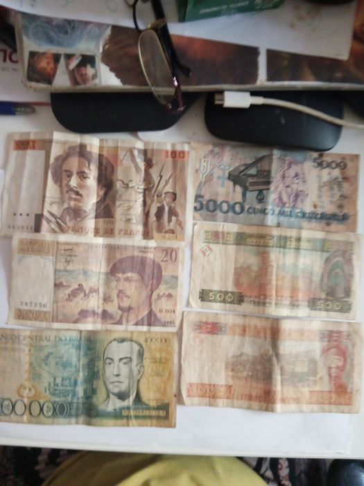 Vendo estas notas e moedas