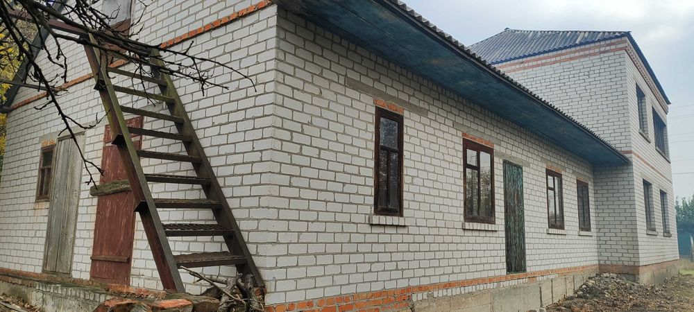 Продам Будинок із білої цегли в с. Погреби  . 20000 дол США