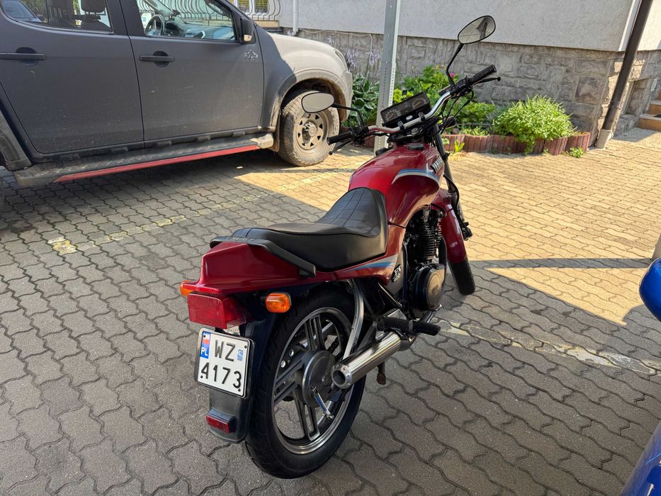 YAMAHA  XS 400  rok 1982