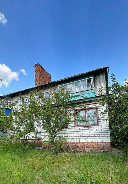 Продам трикімнатну квартиру з автономним опаленням у с. Рівнопілля