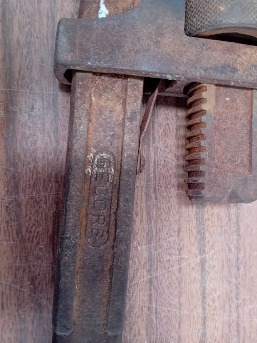 Chave de Canos Grifo Gedore 24