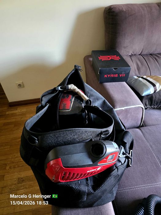 Vendo máscara de solda ventilada Pantera com visor azul.